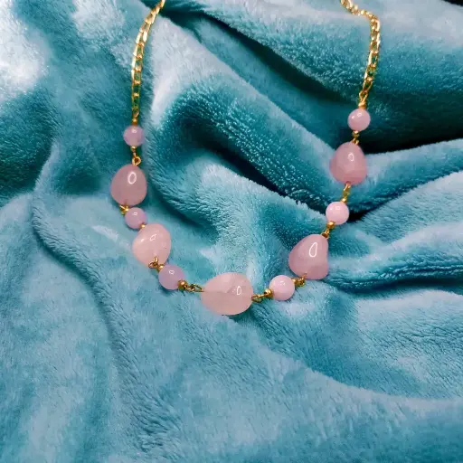 NECKLESS